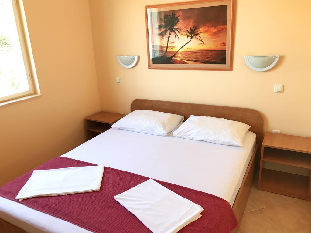 Antonio Apartments Trogir Bagian luar foto